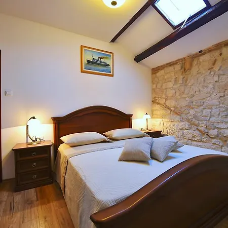 Antique Apartment Arsenale Rovinj Exterior foto