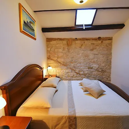 Antique Apartment Arsenale Rovinj Exterior foto